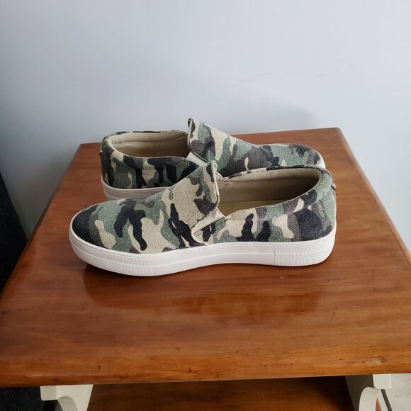 Steve Madden Camo Shoes | Women's Size 9 - Picture 4 of 6
